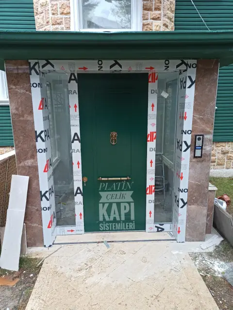 Platin Door Yeşil çift ışıklıklı — çelik kapı