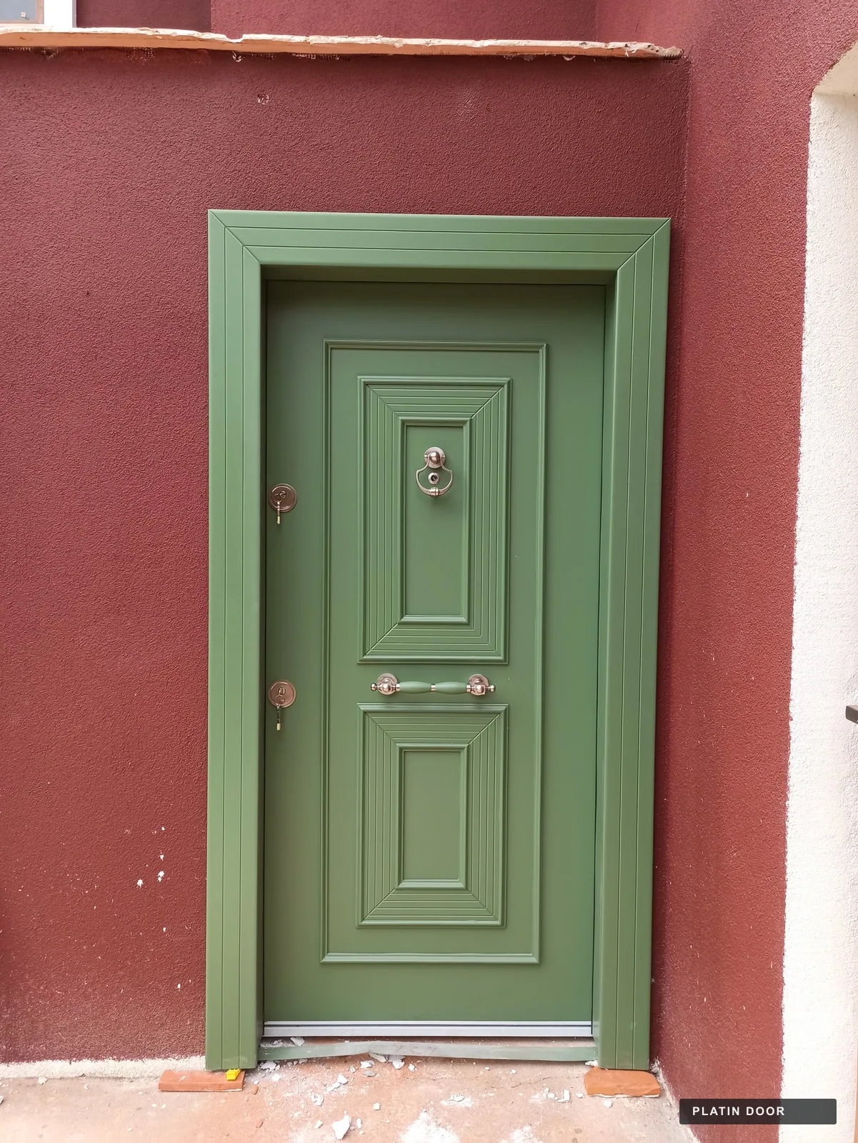 Platin Door Yeşil panel kapı uygulaması