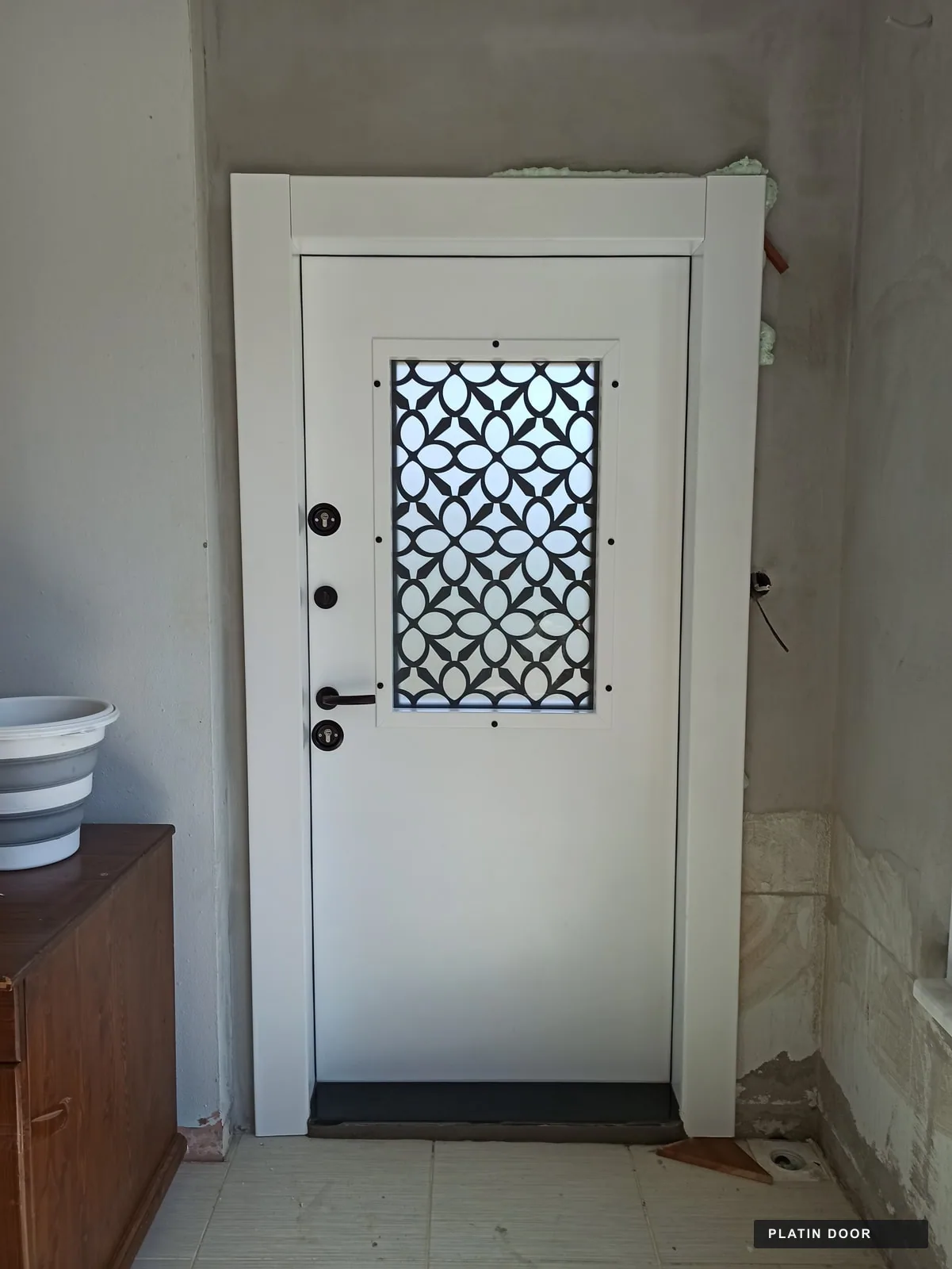 Platin Door Beyaz dekoratif camlı kapı uygulaması