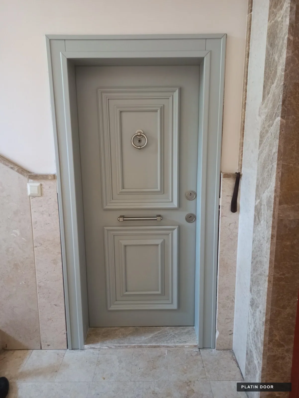 Platin Door Beyaz klasik panel kapı uygulaması