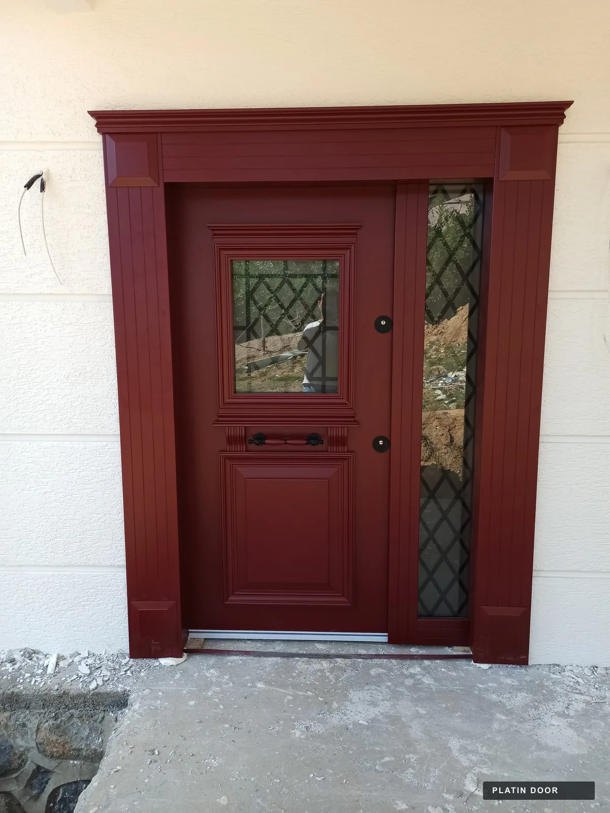 Platin Door Bordo camlı klasik kapı uygulaması