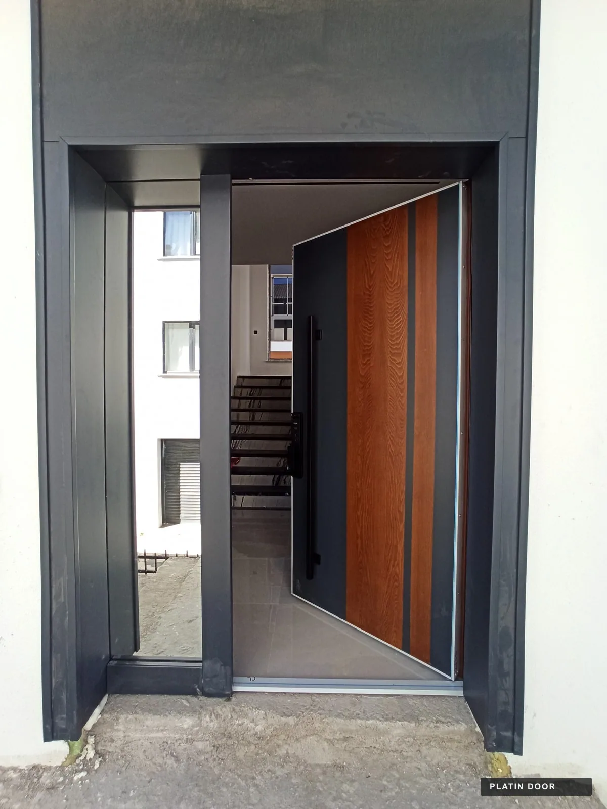 Platin Door Modern kahverengi giriş kapısı uygulaması
