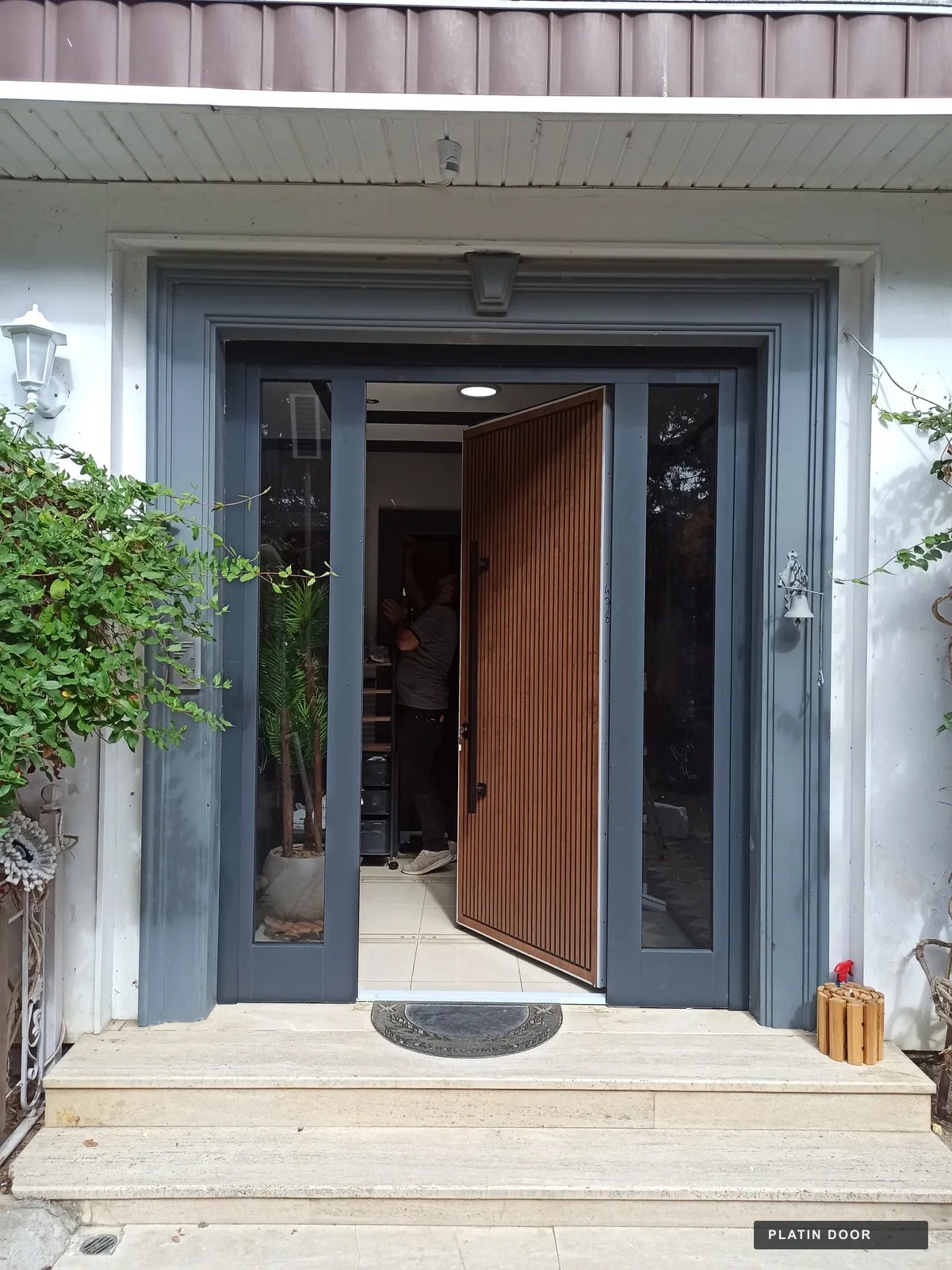 Platin Door Gri modern giriş kapısı uygulaması